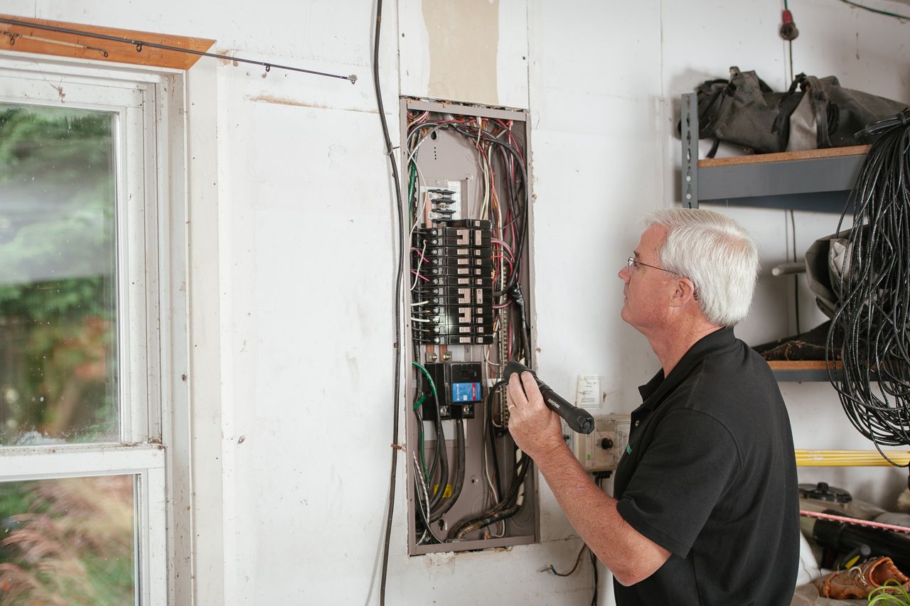 Jakie normy musi spełniać instalacja elektryczna w domu jednorodzinnym?